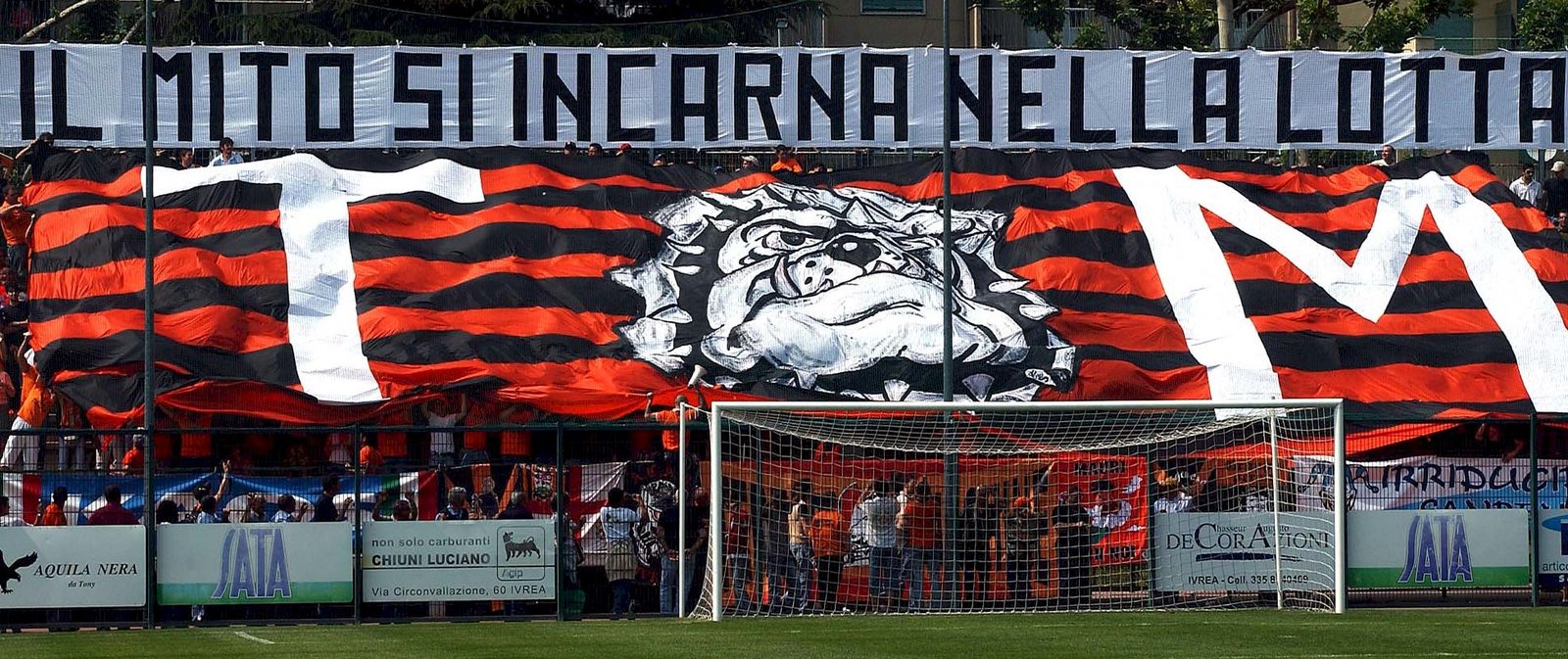 Bandierone copricurva stampato per una coreografia allo stadio