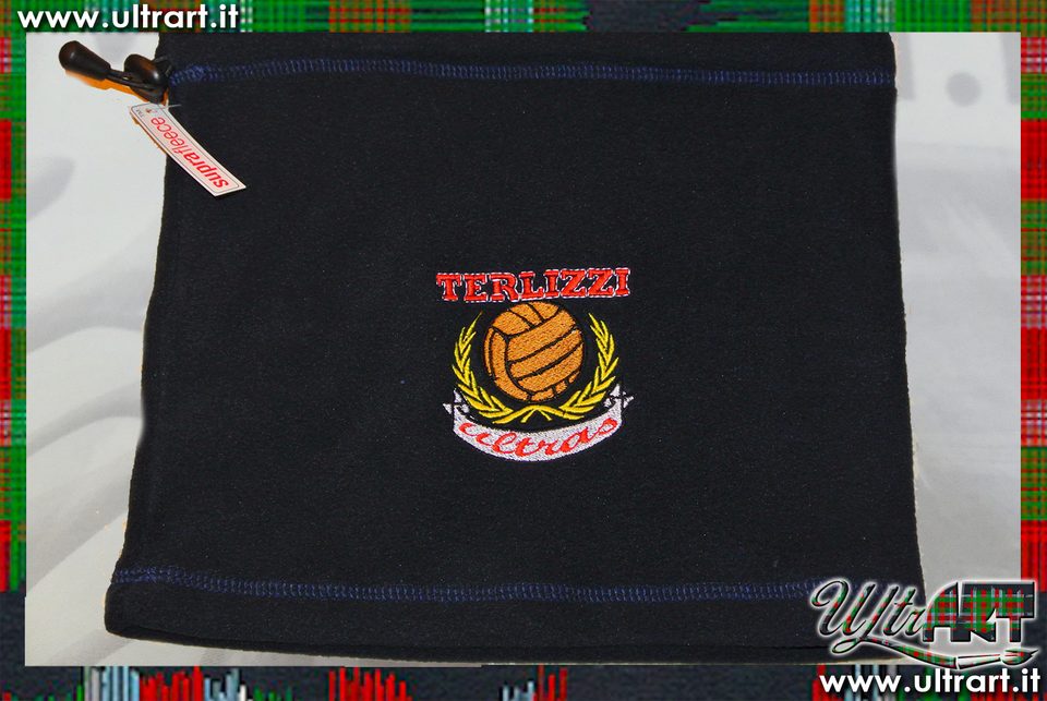 Scaldacollo in pile blu con ricamo centrale personalizzato