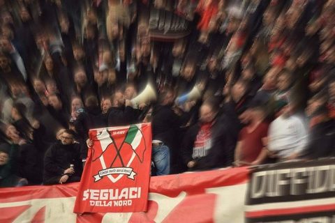 Striscione Seguaci della Nord esposto in curva durante la partita